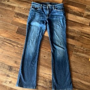 Joe’s jeans Bethany petite boot cut jean. Medium wash. Size 29 women’s. EUC.